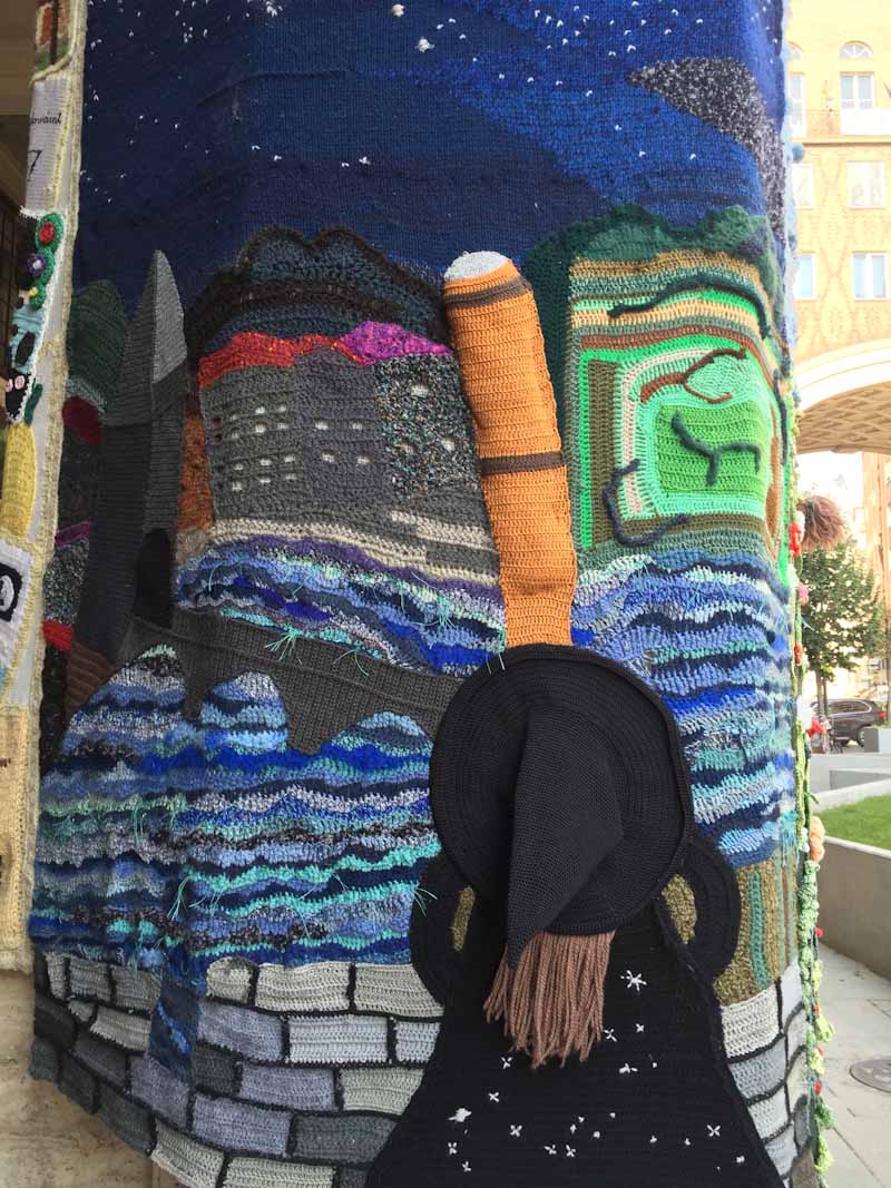 Graffiti knitting in Budapest