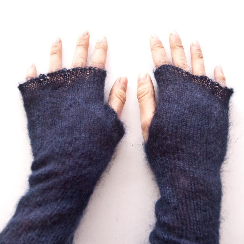 Free fingerless mitten knitting pattern in cowgirlblues cape town kidsilk mohair yarn available at V&A watershed shop