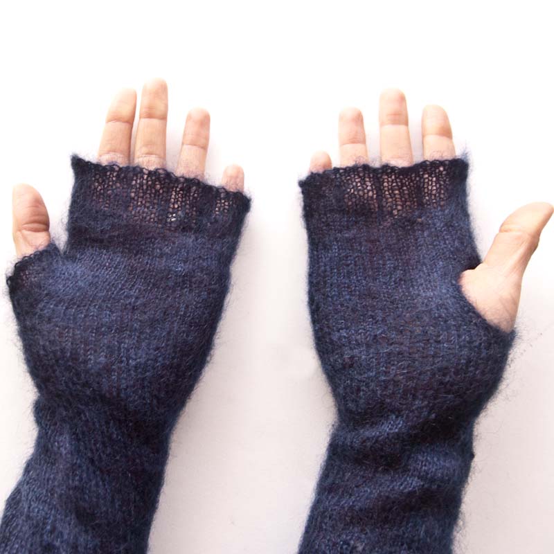 Free fingerless mitten knitting pattern in cowgirlblues cape town kidsilk mohair yarn available at V&A watershed shop