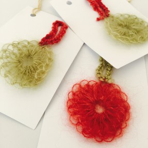 Easy-crochet-gift-labels