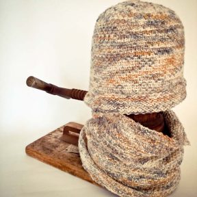 Vintage display Knit beanie and neckwarmer set